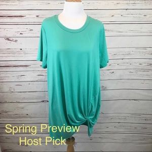 *Host Pick*  PLUS SIZE.  Mint green knot tunics!